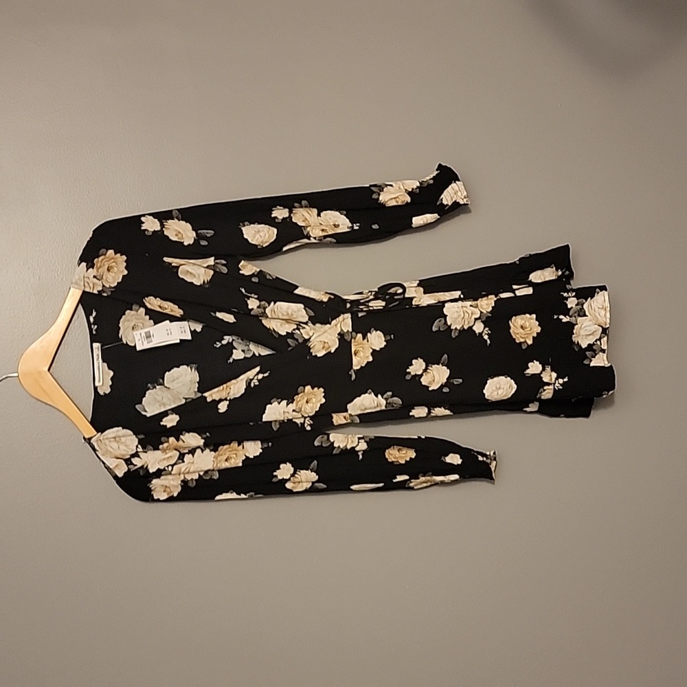 Abercrombie & Fitch Floral Wrap Dress Size Small NWT